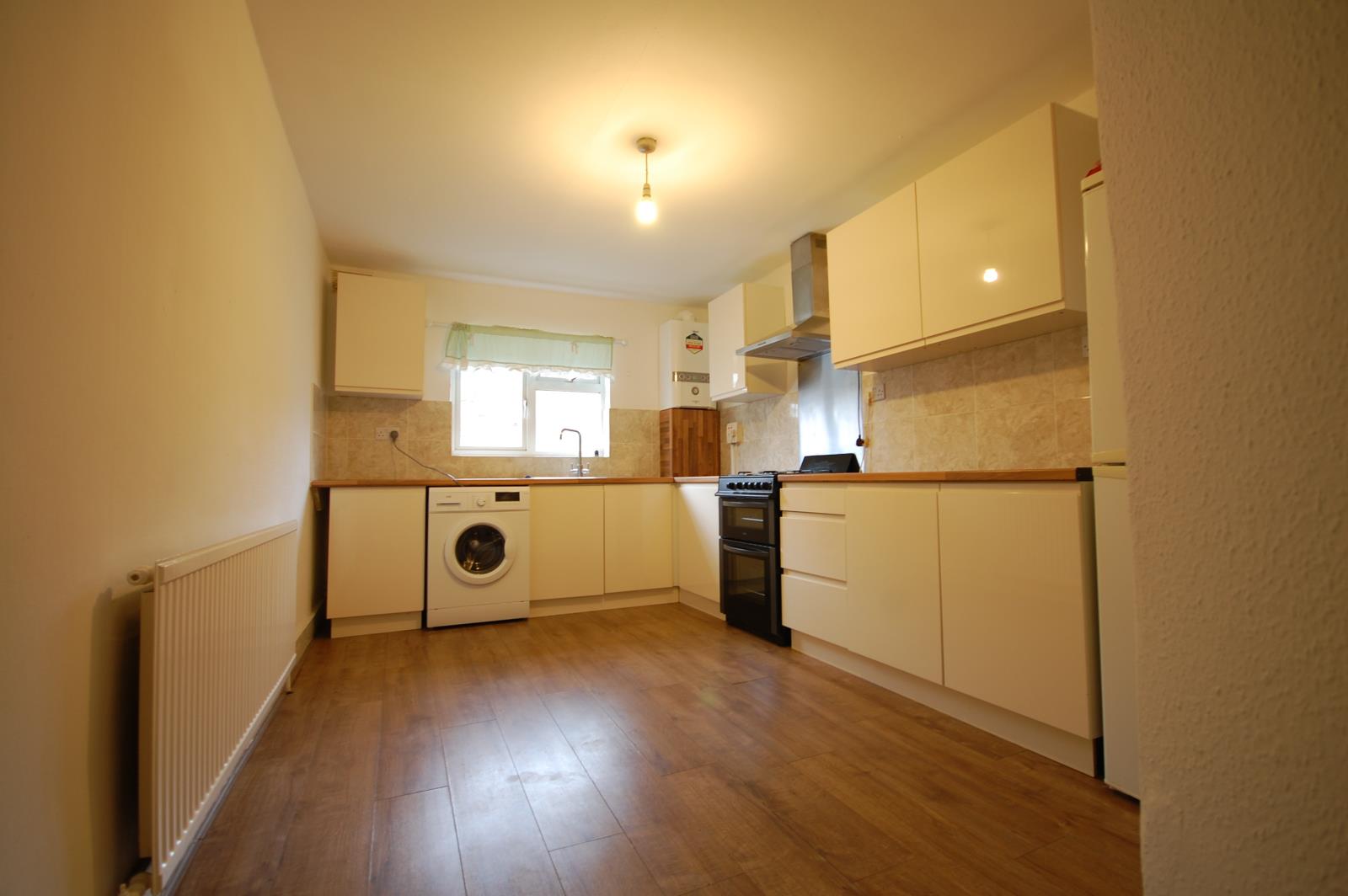 1 bed property in First Floor 8 Raleigh Road, London